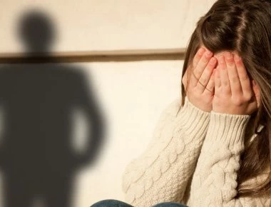 Σοκ στη Χαλκίδα: Πατριός πιάστηκε να ασελγεί σε 16χρονο κορίτσι με νοητική στέρηση